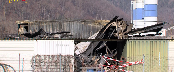 Gro&szlig;brand einer Lagerhalle Lichtenstein - Brandruine (Quelle: )