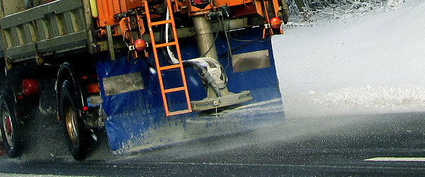 Winterdienst - Streuen (Quelle: pixelio.de - Rainer Sturm)