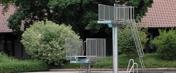 Sprungt&uuml;rme im Pfullinger Freibad (Quelle: RIK)