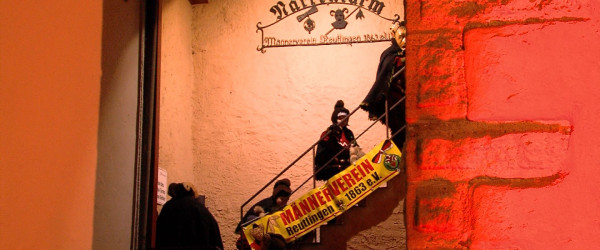 Narren gehen die Stiege hoch (Quelle: RIK)