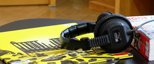 Album und Kopfh&ouml;rer in der neuen Musik-Lounge (Quelle: RIK)