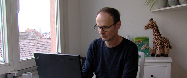 Jochen Weeber an seinem Laptop (Quelle: RIK)