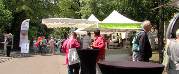St&auml;nde und Besucher beim Neigschmeckt (Quelle: RIK)