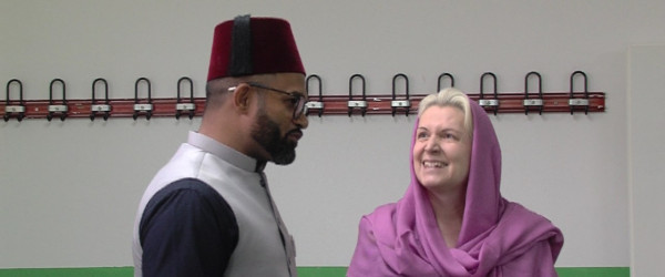 Silke Kurz besucht Ahmadiyya-Gemeinde (Quelle: RIK)